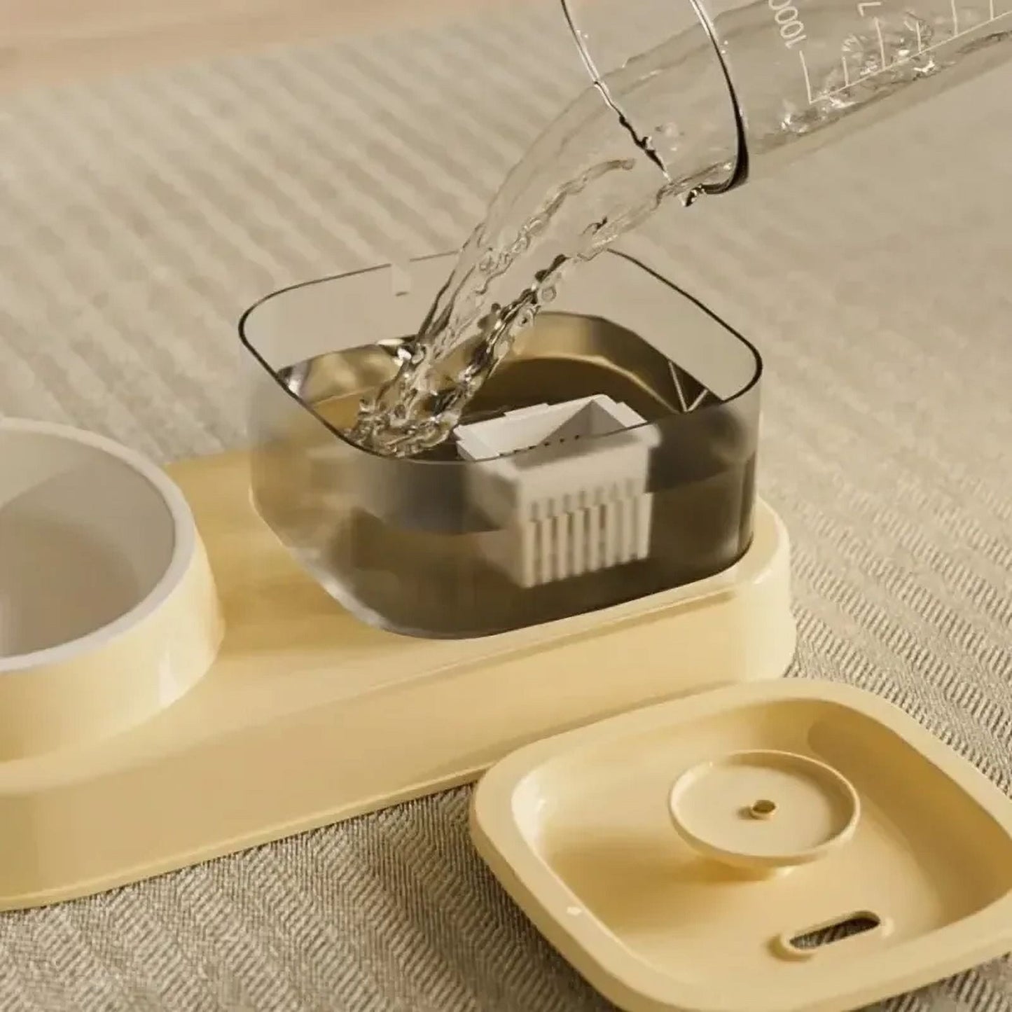2-In-1 Recirculating Cat Water Fountain & Feeder

